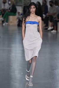 defile-sportmax-printemps-ete-2021-milan-look-41.thumb.jpg.417a50fb67c152ce7df7f901b5a15abe.jpg