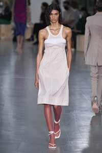 defile-sportmax-printemps-ete-2021-milan-look-44.thumb.jpg.7fc7195caec8a8da027cc11bdda30e0b.jpg