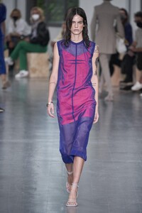 defile-sportmax-printemps-ete-2021-milan-look-45.thumb.jpg.51bdd50149290c632882ada106bfb84a.jpg