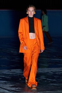 defile-sunnei-printemps-ete-2021-milan-look-14.thumb.jpg.2b4f3c1d9b49209cc8bd400aa8cf9f6d.jpg