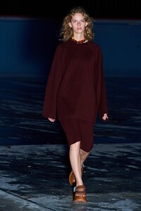 defile-sunnei-printemps-ete-2021-milan-look-28.thumb.jpg.ded2833c6045c672b96ce63b2867dafc.jpg