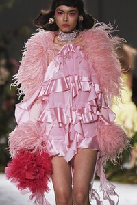 detail-defile-blumarine-printemps-ete-2021-milan-detail-110.thumb.jpg.7e49ad8347c49e1bacf6e68dbdca37c0.jpg