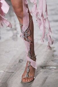 detail-defile-blumarine-printemps-ete-2021-milan-detail-115.thumb.jpg.af6ea13170feab256ad43f59cda35cb4.jpg