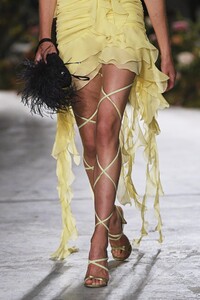 detail-defile-blumarine-printemps-ete-2021-milan-detail-118.thumb.jpg.e75b4b4034c48f7144c165ee5c7b8252.jpg