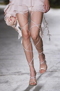 detail-defile-blumarine-printemps-ete-2021-milan-detail-139.thumb.jpg.7f90149836cc17fb38648146068392c2.jpg