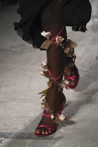 detail-defile-blumarine-printemps-ete-2021-milan-detail-31.thumb.jpg.2b740ceeda63099dc4bee415efa7705d.jpg