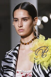 detail-defile-blumarine-printemps-ete-2021-milan-detail-94.thumb.jpg.b8a0e870f4a4e39d30044fdfca0898f0.jpg