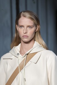 detail-defile-boss-printemps-ete-2021-milan-detail-106.thumb.jpg.5937f8dcc6a9f544fecdf67866c289b5.jpg