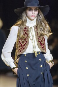 detail-defile-celine-automne-hiver-2020-2021-paris-detail-216.thumb.jpg.ad46d2d4f364066742e6f3ccb5cdf14b.jpg