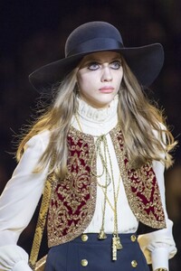 detail-defile-celine-automne-hiver-2020-2021-paris-detail-218.thumb.jpg.6547109e2b252716027c372b048a3a72.jpg