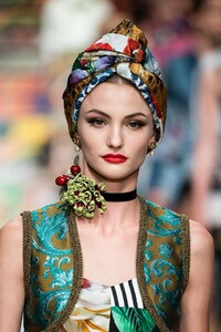 detail-defile-dolce-amp-gabbana-printemps-ete-2021-milan-detail-124.thumb.jpg.56bf7f6adab63c21df659f86cac29a21.jpg