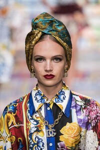 detail-defile-dolce-amp-gabbana-printemps-ete-2021-milan-detail-183.thumb.jpg.9ad6311d2c85f0cbd4def6e3fcbf9c85.jpg