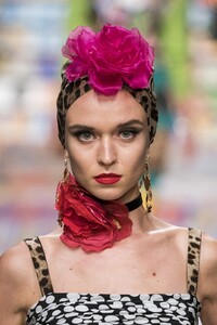 detail-defile-dolce-amp-gabbana-printemps-ete-2021-milan-detail-185.thumb.jpg.982dbf82249383e709a8362f4952a1e6.jpg