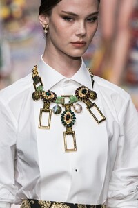 detail-defile-dolce-amp-gabbana-printemps-ete-2021-milan-detail-202.thumb.jpg.97f0099bc0822bcd16ad286ee5a77a04.jpg