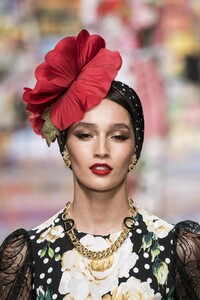 detail-defile-dolce-amp-gabbana-printemps-ete-2021-milan-detail-208.thumb.jpg.061e5943a11960f5867839a5731d881c.jpg