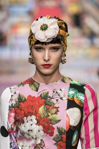 detail-defile-dolce-amp-gabbana-printemps-ete-2021-milan-detail-209.thumb.jpg.003c11353a68ae703e7b24eb5d52884e.jpg