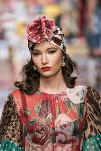 detail-defile-dolce-amp-gabbana-printemps-ete-2021-milan-detail-225.thumb.jpg.8eec2fcd7e35f543a52ee49d6c3ee7db.jpg