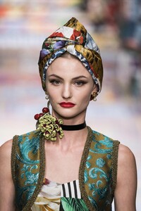 detail-defile-dolce-amp-gabbana-printemps-ete-2021-milan-detail-230.thumb.jpg.e9cd0d762e80b0d20db0996352b230c3.jpg