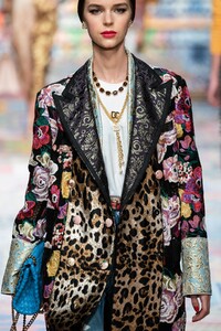 detail-defile-dolce-amp-gabbana-printemps-ete-2021-milan-detail-26.thumb.jpg.e1bbd8ce4f9f8c3f18a809372342586d.jpg