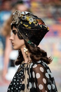 detail-defile-dolce-amp-gabbana-printemps-ete-2021-milan-detail-52.thumb.jpg.2b34cc22c163ae755ff16d4387e456ba.jpg