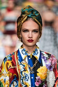 detail-defile-dolce-amp-gabbana-printemps-ete-2021-milan-detail-76.thumb.jpg.78b7aed6ded307b856f8d8e5337fc3e6.jpg