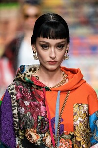 detail-defile-dolce-amp-gabbana-printemps-ete-2021-milan-detail-85.thumb.jpg.789631ff426b07469058a7b882a5cf66.jpg