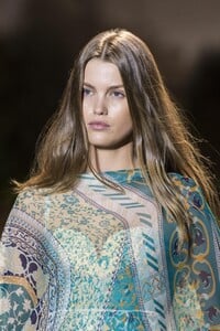 detail-defile-etro-printemps-ete-2021-milan-detail-105.thumb.jpg.86080394f6134c853c8eb13760703f6c.jpg