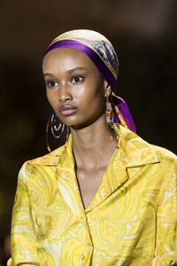 detail-defile-etro-printemps-ete-2021-milan-detail-146.thumb.jpg.4187548d8dd904d90fcafbd8a74e36a6.jpg
