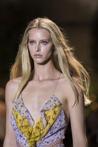 detail-defile-etro-printemps-ete-2021-milan-detail-150.thumb.jpg.ca9a1071ad5ae228a53efda9ed920fb9.jpg