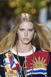 detail-defile-etro-printemps-ete-2021-milan-detail-165.thumb.jpg.c740b54715211f16c81d67fae3549aa4.jpg