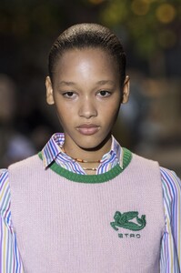 detail-defile-etro-printemps-ete-2021-milan-detail-180.thumb.jpg.105269e48457cbd8517a9097dee10207.jpg