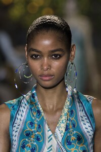 detail-defile-etro-printemps-ete-2021-milan-detail-183.thumb.jpg.89fccbd362d613a7ee4956ccdfb72378.jpg