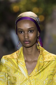 detail-defile-etro-printemps-ete-2021-milan-detail-205.thumb.jpg.7e4546ea5e9a1235d5295f190a29e0cb.jpg
