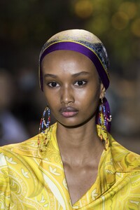 detail-defile-etro-printemps-ete-2021-milan-detail-206.thumb.jpg.8994e39b64d77d84bffbee2cca3ba5aa.jpg