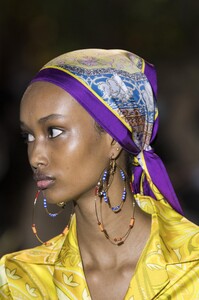 detail-defile-etro-printemps-ete-2021-milan-detail-207.thumb.jpg.fe12305d6b7b0af4b5cb9884769621d2.jpg