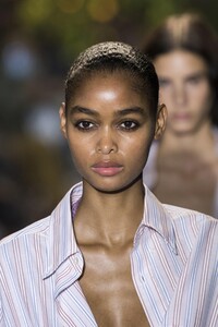 detail-defile-etro-printemps-ete-2021-milan-detail-220.thumb.jpg.e56d308cf5731f485a696aac6101121c.jpg