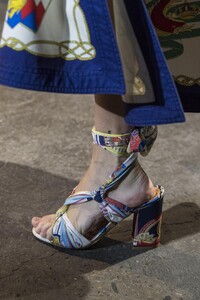 detail-defile-etro-printemps-ete-2021-milan-detail-46.thumb.jpg.5fd9da4aef84f33fa3e32162ae7b8b8b.jpg