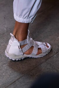 detail-defile-iceberg-printemps-ete-2019-milan-detail-74.thumb.jpg.2a3adb4432dd6f80d83421f1ece372e0.jpg