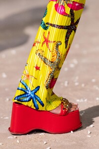 detail-defile-versace-printemps-ete-2021-milan-detail-114.thumb.jpg.59d566a3cfb18da25d86249d209d8d52.jpg