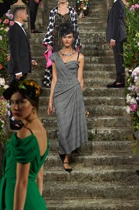 dolcegabbana_altamoda_firenze2020_catwalk-28.thumb.jpg.851a7a8acce5367d014789083eb77894.jpg
