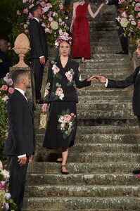 dolcegabbana_altamoda_firenze2020_catwalk-33.thumb.jpg.1416aebc4f0c0297e22b721d667c4dc8.jpg