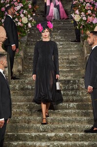 dolcegabbana_altamoda_firenze2020_catwalk-61.thumb.jpg.8939b5f8c5e87f3583d61f177eef812c.jpg