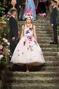 dolcegabbana_altamoda_firenze2020_catwalk-63.thumb.jpg.723bc1934c8698800b2c4a19d010ecbc.jpg