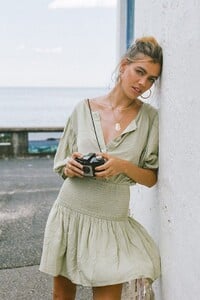 dresses-isle-dress---moss-2_720x.jpg
