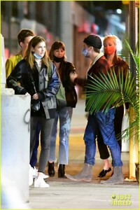 dylan-sprouse-barbara-palvin-out-with-friends-10.jpg