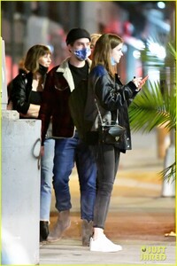 dylan-sprouse-barbara-palvin-out-with-friends-11.jpg