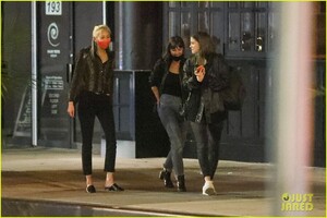 dylan-sprouse-barbara-palvin-out-with-friends-17.jpg