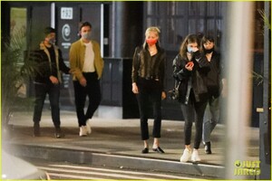 dylan-sprouse-barbara-palvin-out-with-friends-21.jpg