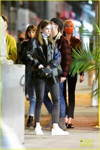 dylan-sprouse-barbara-palvin-out-with-friends-63.jpg