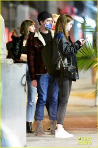 dylan-sprouse-barbara-palvin-out-with-friends-69.jpg